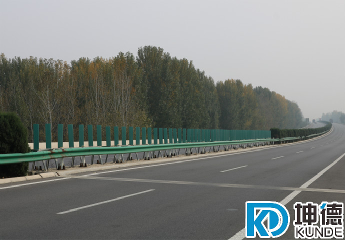 高速公路护栏安装工程